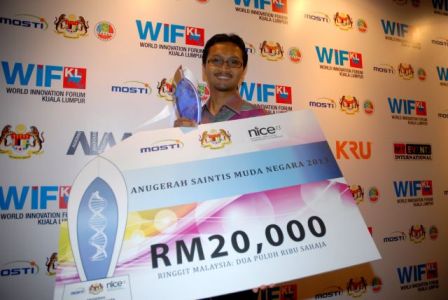 Dr. Iqbal berjaya membawa pulang RM20,000, sijil dan plak.